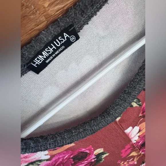 Heimish size 1x Elegant Floral Long Sleeve Top - Pink and Gray - Picture 4 of 4